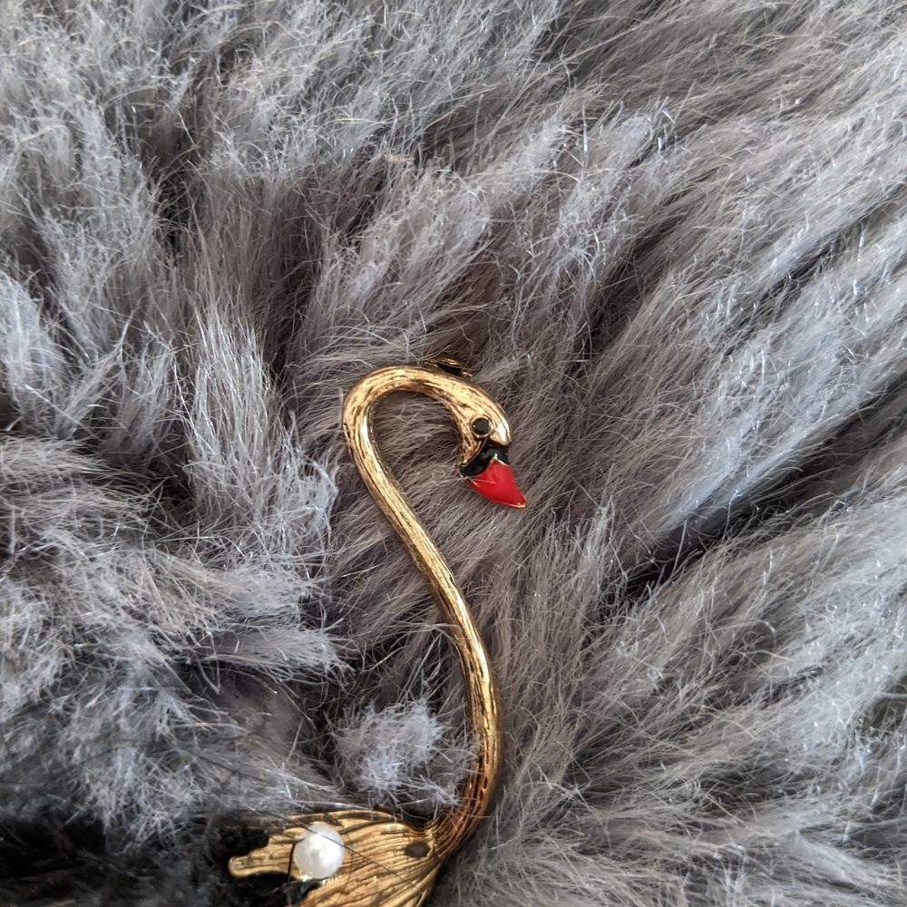 Elegant Gold Swan Brooch with Black Feathers - Picture 6 of 6